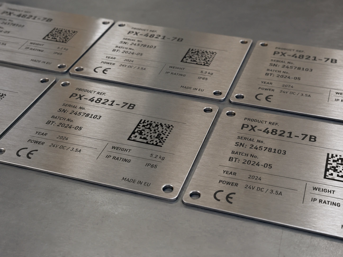 Plaques constructeur inox avec DataMatrix et numéros de série